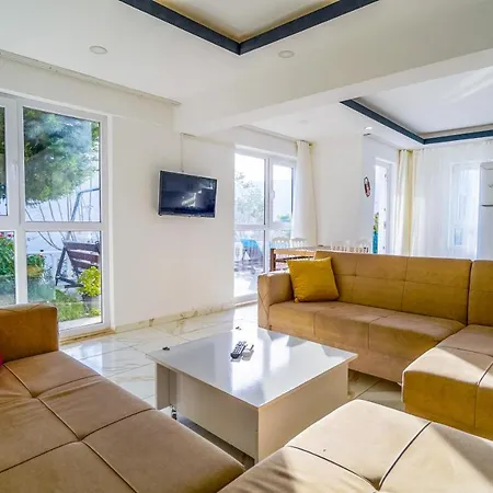 Flat With Shared Pool And Shared Backyard In Kas شقة *