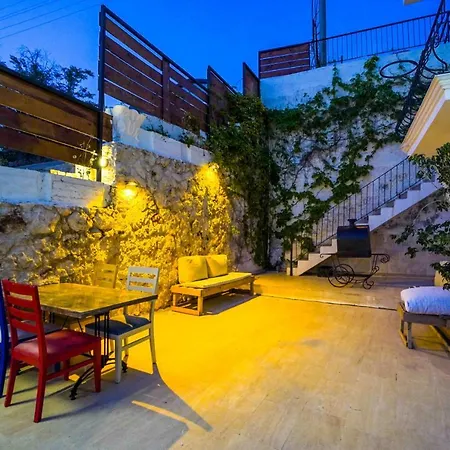 Flat With Shared Pool And Shared Backyard In Kas كالكان