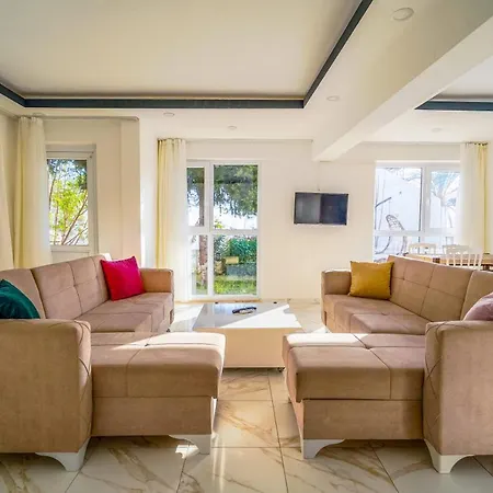 Flat With Shared Pool And Shared Backyard In Kas Apartman *